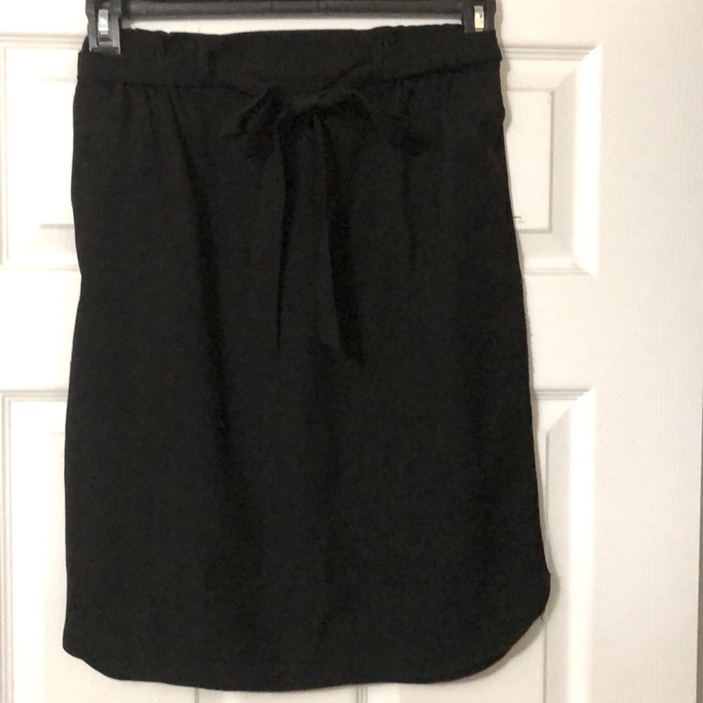 Paper bag pencil skirt with hip pockets in black size small